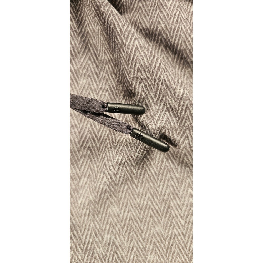 Lululemon Men's Gray Chevron Athletic Shorts Slit Pockets Size Medium - Picture 2 of 5